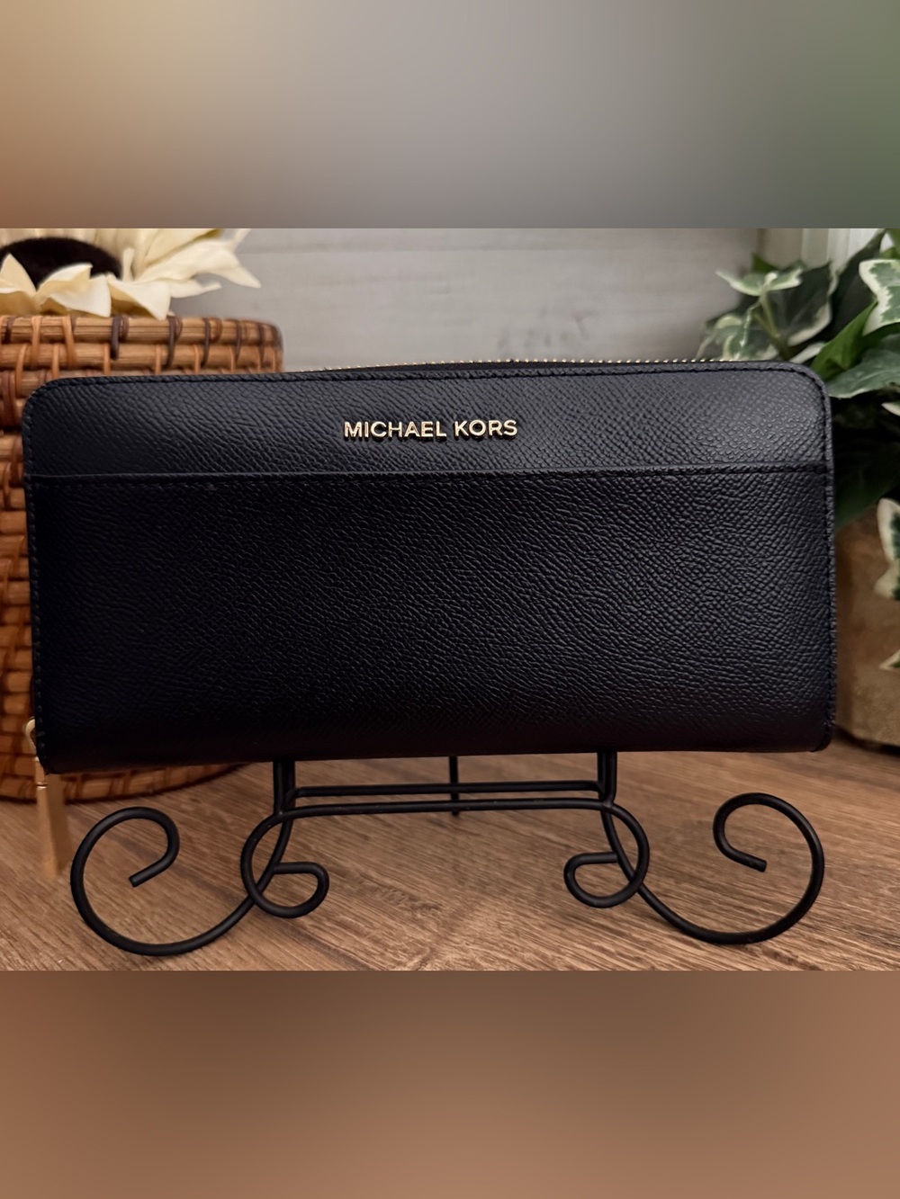 Michael Kors Black & Gold Saffiano Leather Continental Wallet - NWOT - Picture 3 of 10